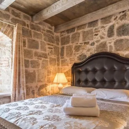 Heritage Palace Varos - Mag Quaint & Elegant Boutique