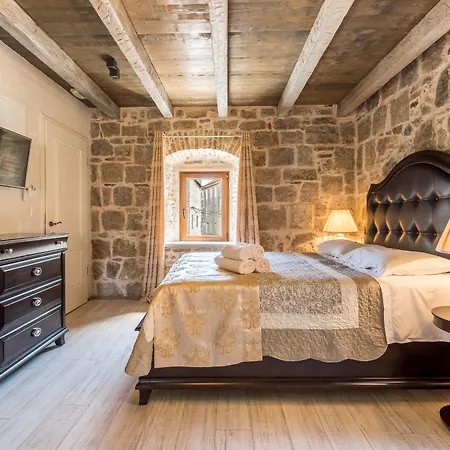 Heritage Palace Varos - Mag Quaint & Elegant Boutique מלון
