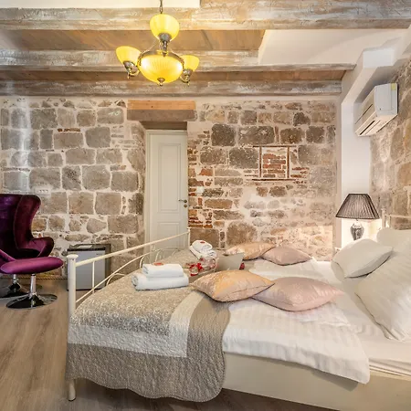 מלון Heritage Palace Varos - Mag Quaint & Elegant Boutique ספליט