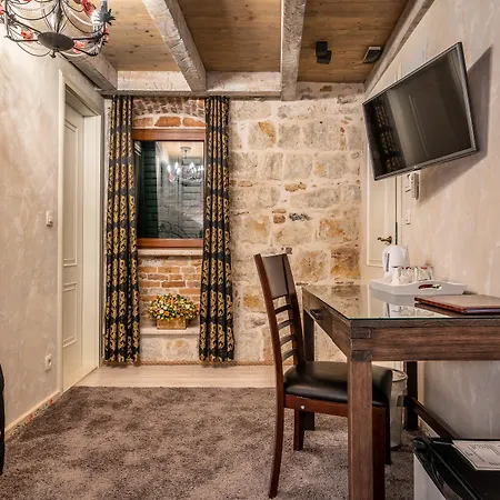 Heritage Palace Varos - Mag Quaint & Elegant Boutique