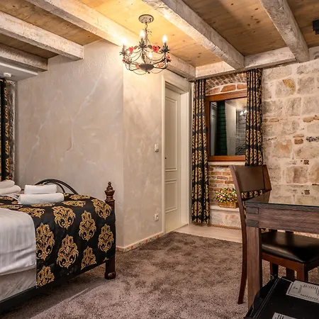 מלון Heritage Palace Varos - Mag Quaint & Elegant Boutique ספליט