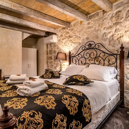 מלון Heritage Palace Varos - Mag Quaint & Elegant Boutique ספליט