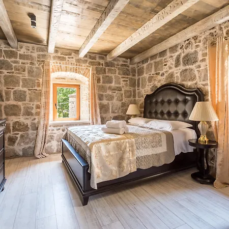מלון Heritage Palace Varos - Mag Quaint & Elegant Boutique ספליט