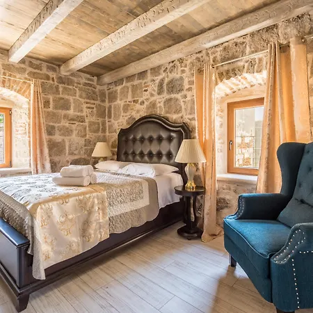 Heritage Palace Varos - Mag Quaint & Elegant Boutique מלון 4*