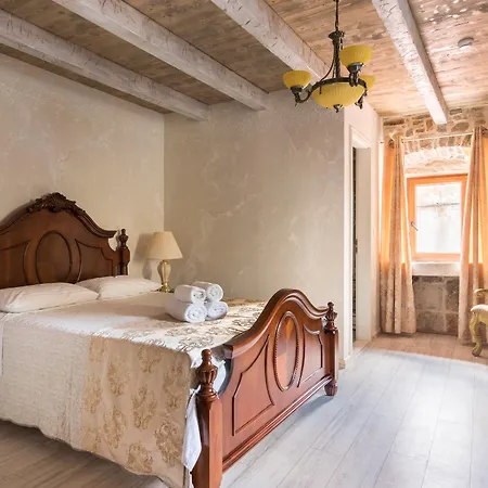 מלון Heritage Palace Varos - Mag Quaint & Elegant Boutique 4*