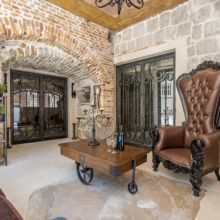 מלון Heritage Palace Varos - Mag Quaint & Elegant Boutique ספליט