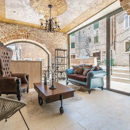 Heritage Palace Varos - Mag Quaint & Elegant Boutique מלון 4*