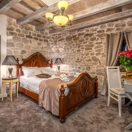 Heritage Palace Varos - Mag Quaint & Elegant Boutique מלון ספליט