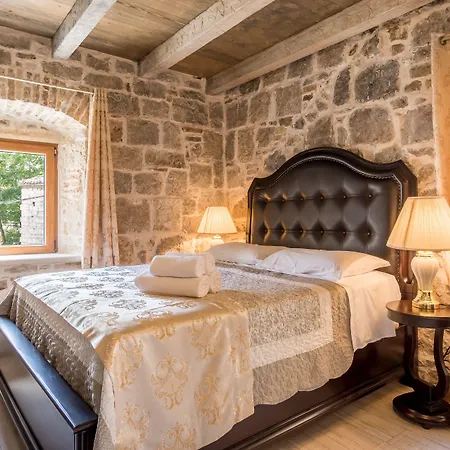 Heritage Palace Varos Hotel 4*