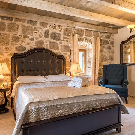 Heritage Palace Varos Hotel