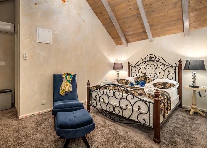Heritage Palace Varos Hotell