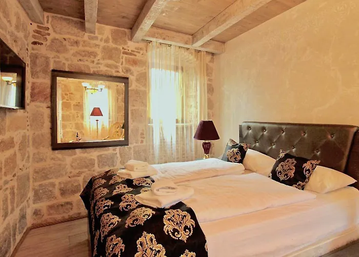 Heritage Palace Varos